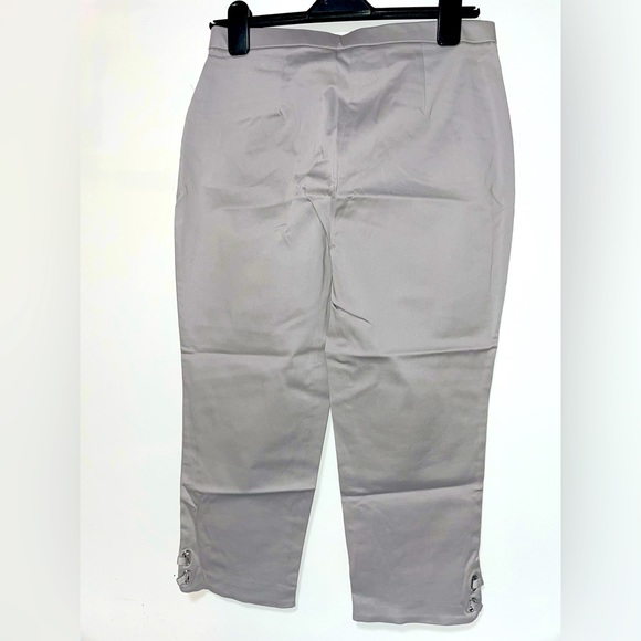 Laura | NWT Light Grey Ankle Capris Pants - Picture 2 of 11
